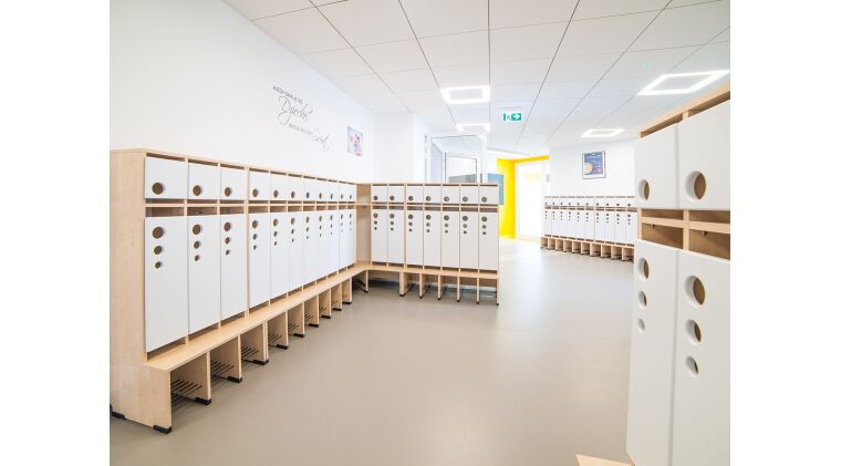 Universal Cloakroom 5 - 4470241EX_15.jpg