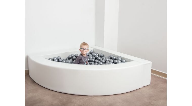 White pool - 4641794_2.jpg